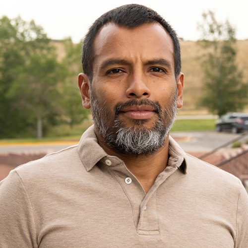 Luis Alza Leon headshot
