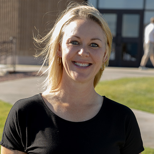 Tracey Hollister headshot