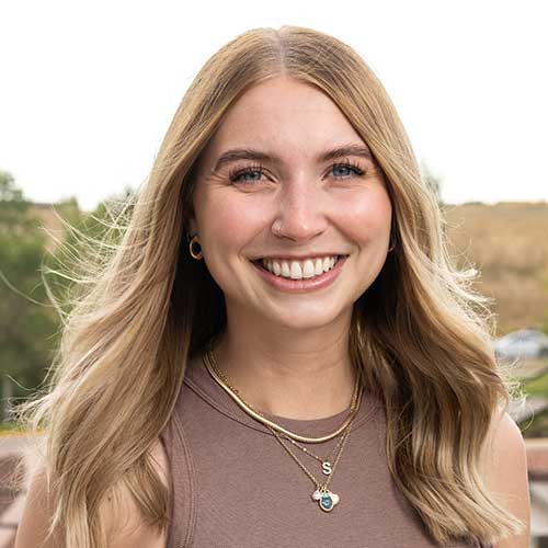 Andee Stewart Headshot