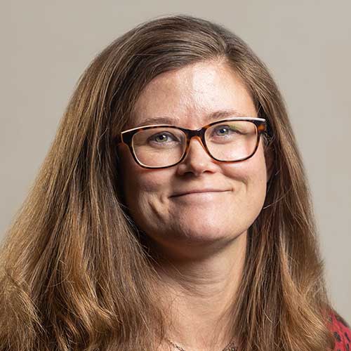dannielle anderson headshot